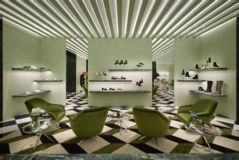 PRADA OPENS IN BRUSSELS .